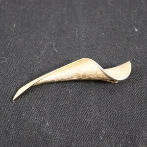 Vintage Trifari Gold Tone Abstract Modernist Brooch Pin Signed